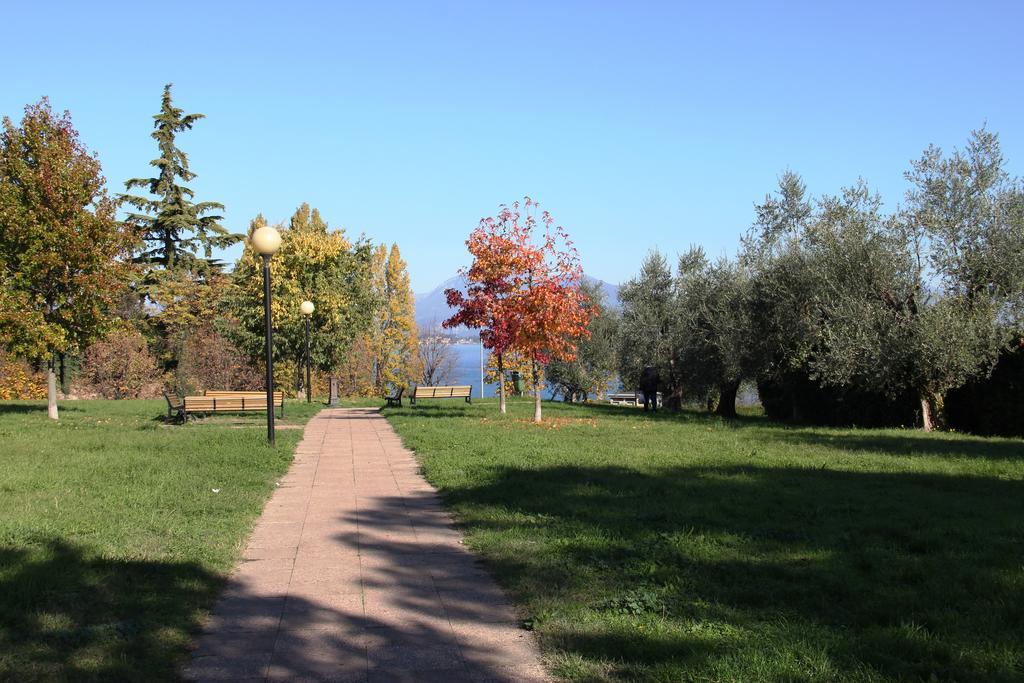 Antico Borgo Lejlighed Desenzano del Garda Værelse billede